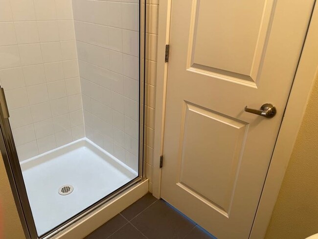 Building Photo - Light and Bright Greenwood Townhouse