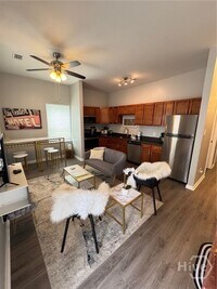 Building Photo - 321 W 31st St