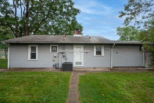 Building Photo - 7611 Northcote Ave