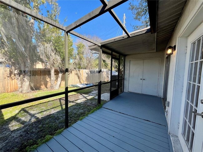 Building Photo - 945 Burlwood St