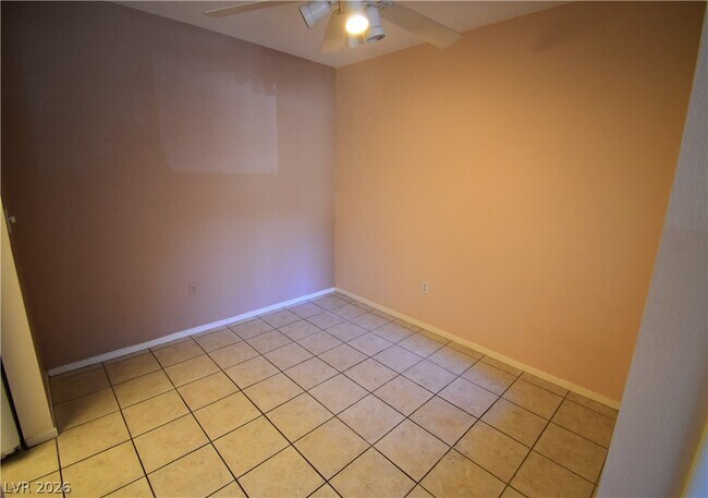 Building Photo - 8070 W Russell Rd