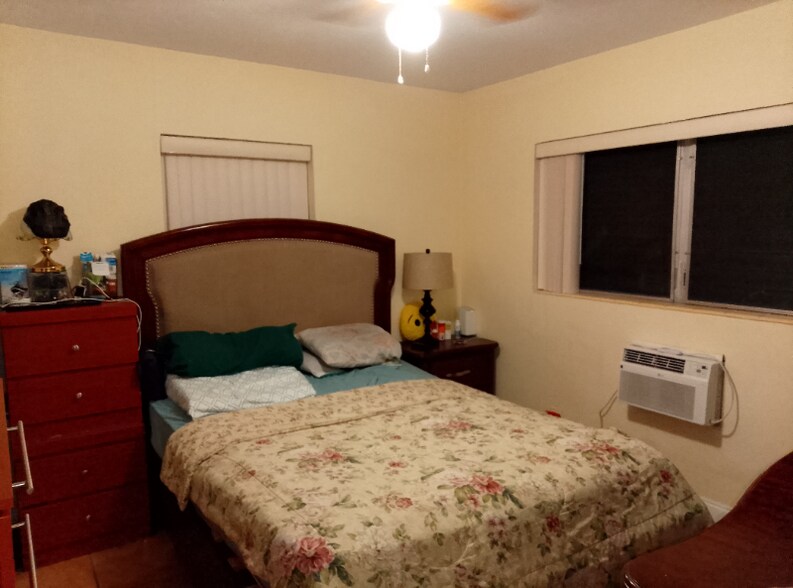 Primary Photo - 2441 SW 27th Ave
