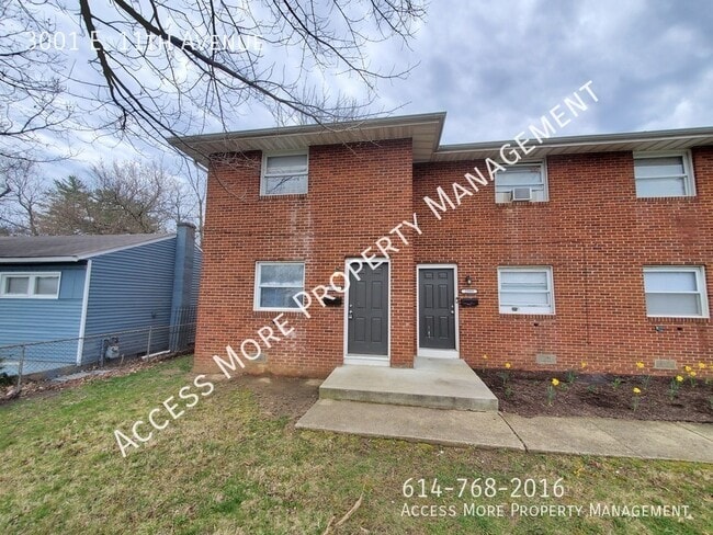 Building Photo - 3 BEDROOM TOWNHOME END UNIT