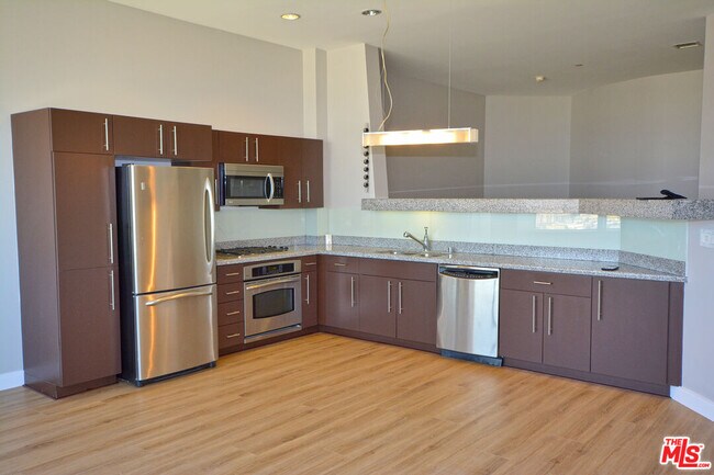 Building Photo - 1100 Wilshire Blvd