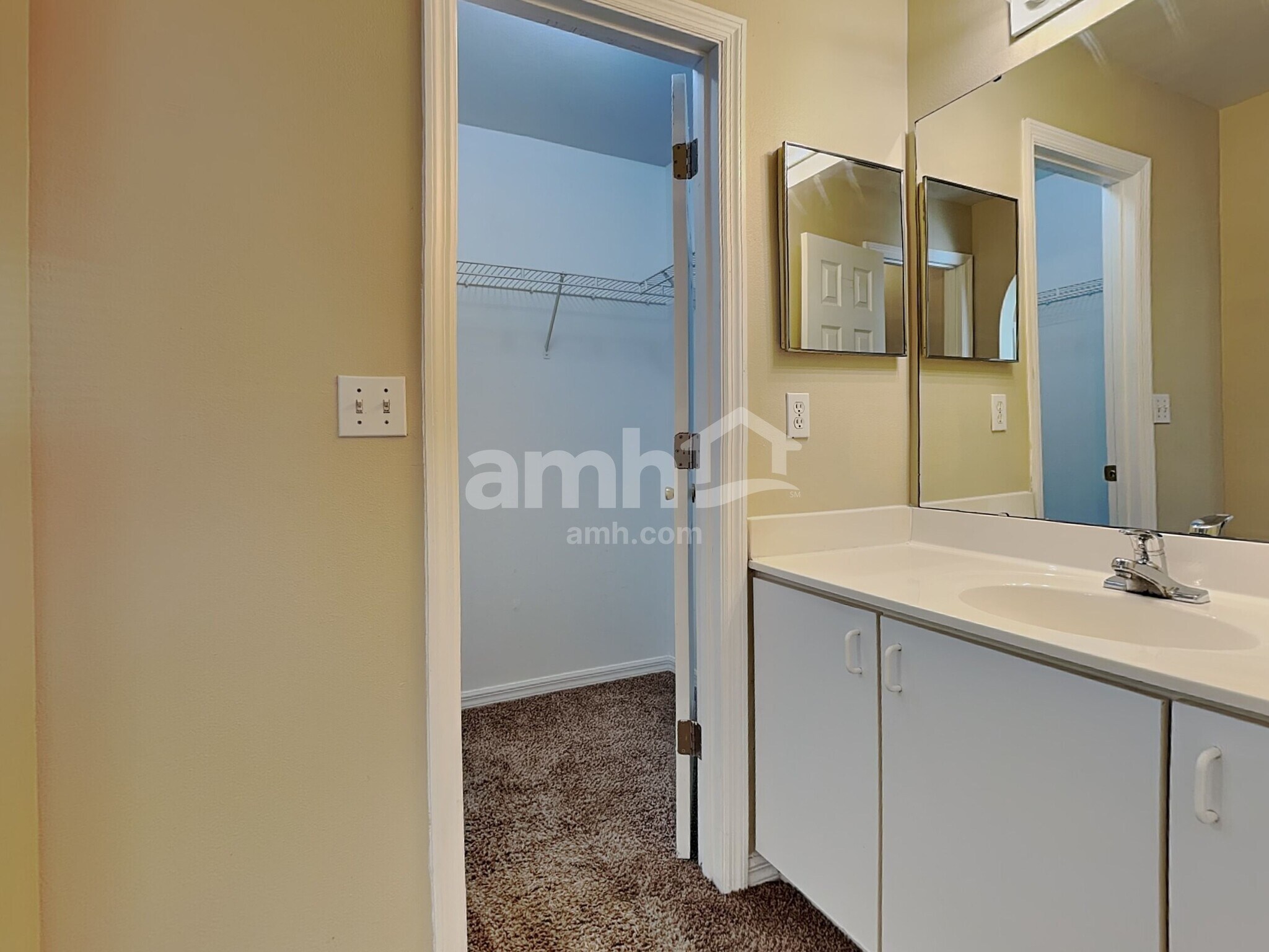 Building Photo - 2724 Maderia Cir