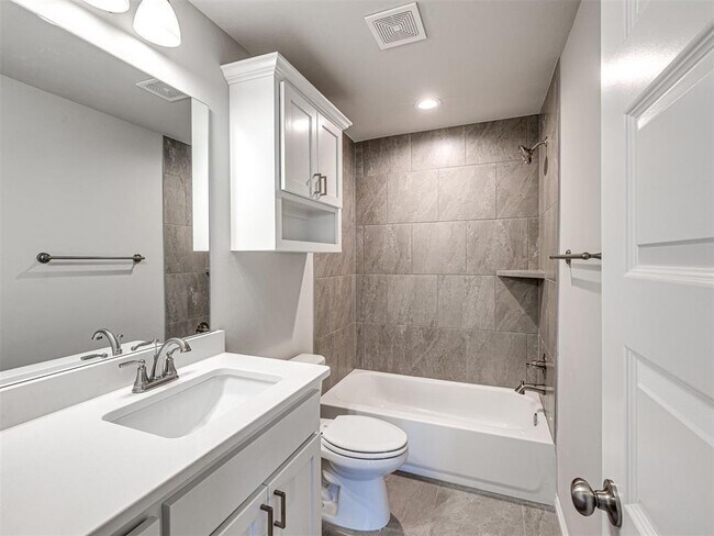 Building Photo - 513 Grand Sycamore Dr