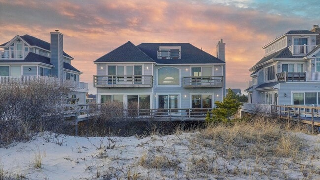 Building Photo - 825 Dune Rd