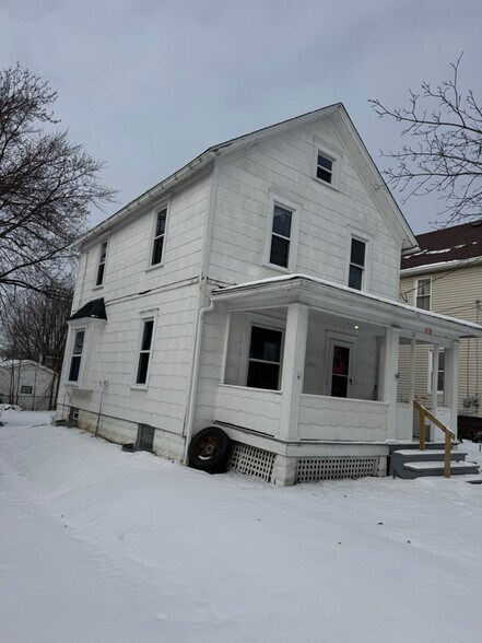 Building Photo - 2118 11th St SW