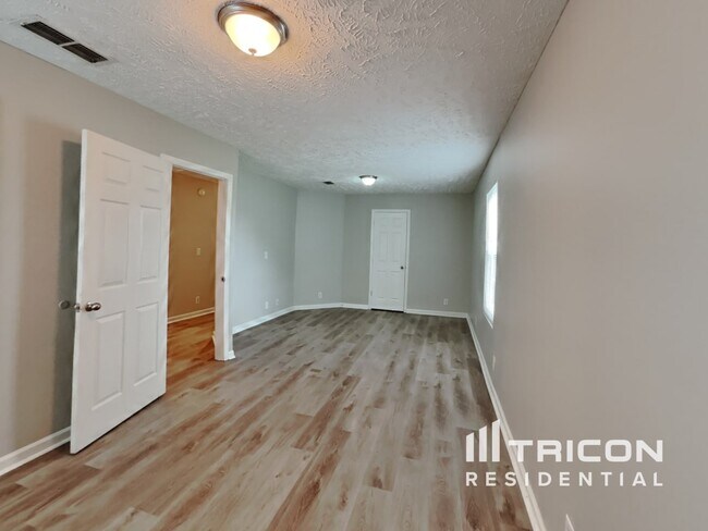 Building Photo - 2819 Elijah Dr