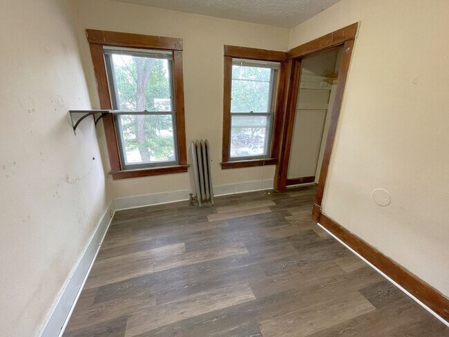 Building Photo - 1317 Milton St