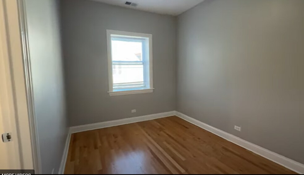 Building Photo - 4452 N Sheridan Rd