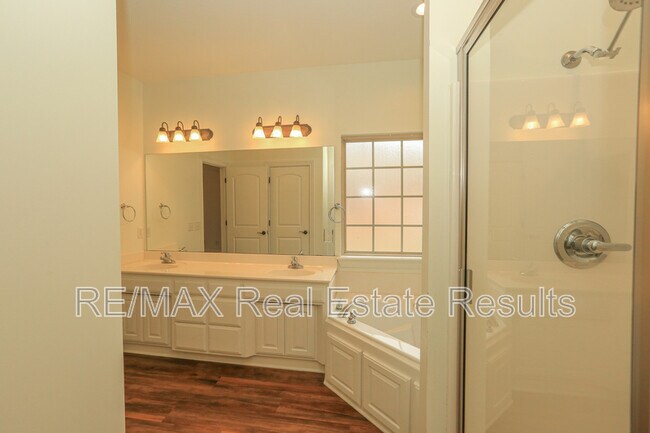 Building Photo - 303 NW Palomino St