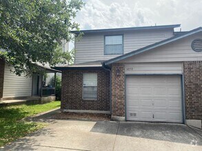 Building Photo - July Move-In Special- 3/2.5 in Gated Commu...