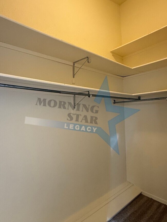 Building Photo - 4 bedroom, 4 bath house - Must see landscaping!