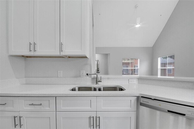 Building Photo - 6005 Westgate Dr