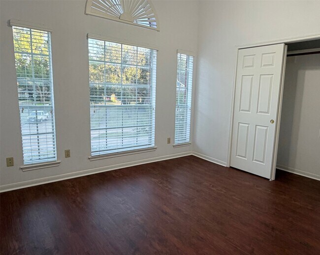 Building Photo - 2226 Mill Creek Dr