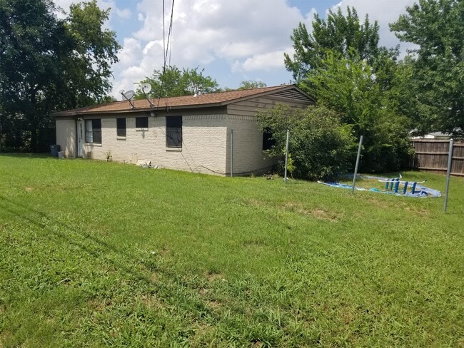 Building Photo - 4801 Harper Dr
