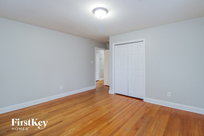 Building Photo - 690 Valley Brook Ln