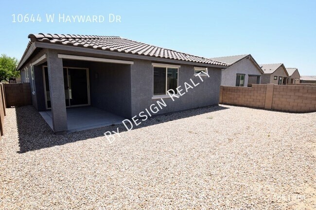 Building Photo - Like-New 4BR/3BA Corner Lot Home in Gladde...