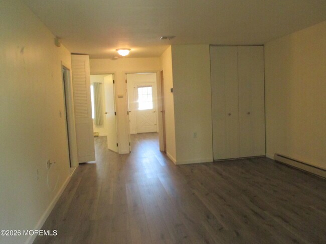 Building Photo - 363B Chesterfield Ct