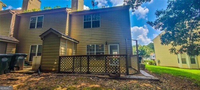 Building Photo - 2120 Fairways Ct