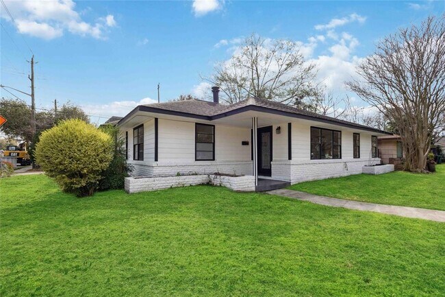 Building Photo - 3403 Linkwood Dr