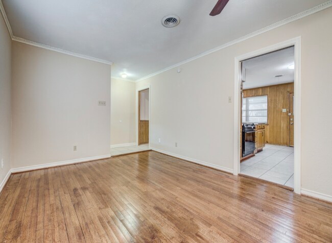 Building Photo - 4401 Astor Rd