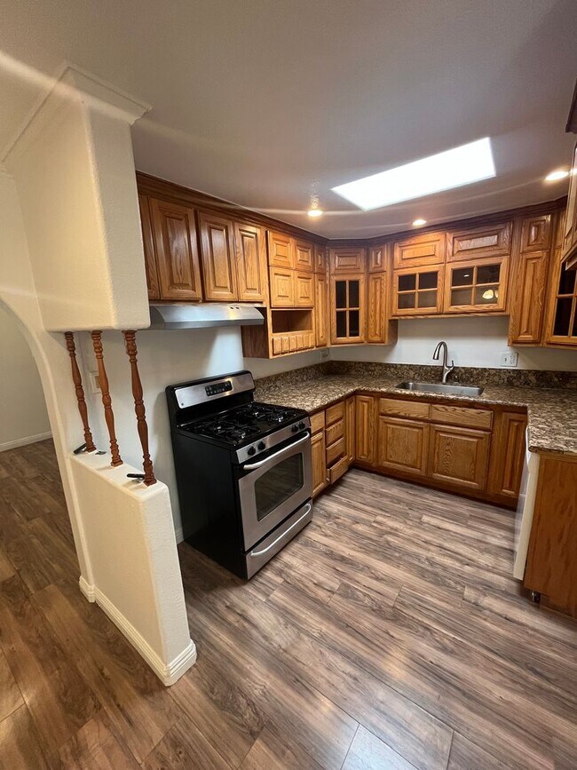 Building Photo - 5850 Cedarglen Dr