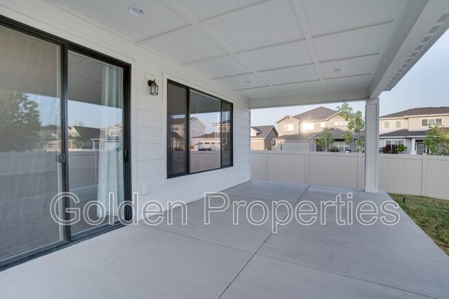 Building Photo - 2172 W Camus Dr