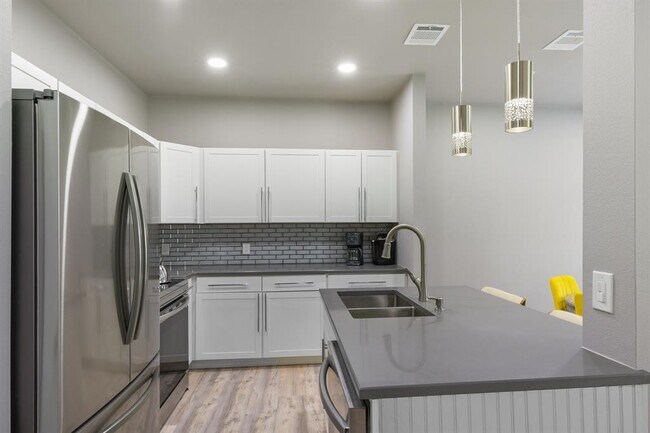 Building Photo - 24700 Whitney Dr