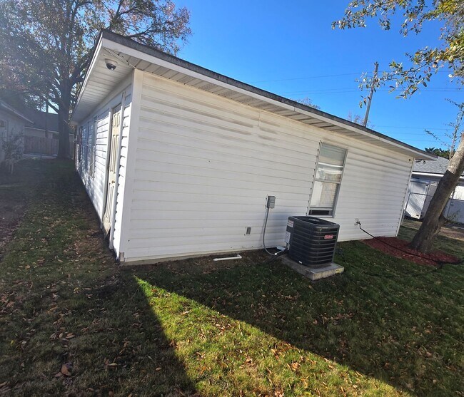 Building Photo - Charming and Newly Renovated 3BR 2BA Home in Jacksonville