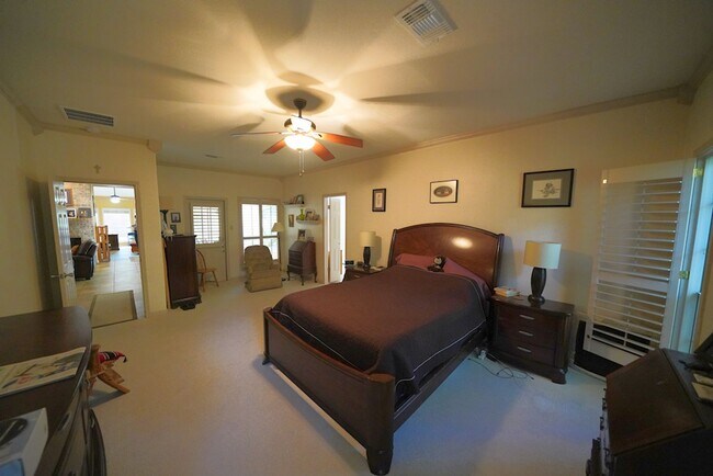 Building Photo - Gorgeous Home in the Coveted Greenshire Subdivision - Realtor Commission: $400