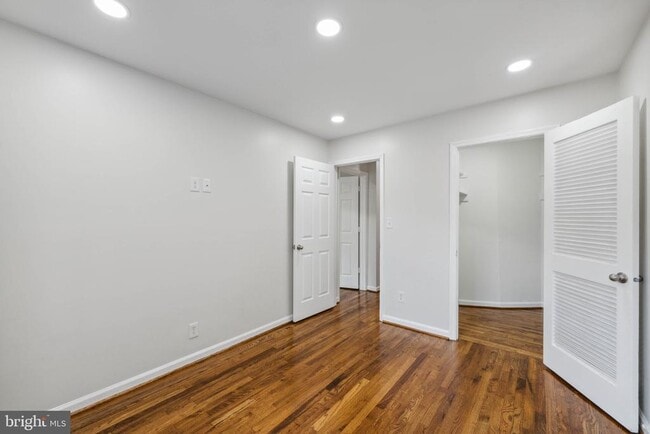 Building Photo - 6008 Waterbury Ct