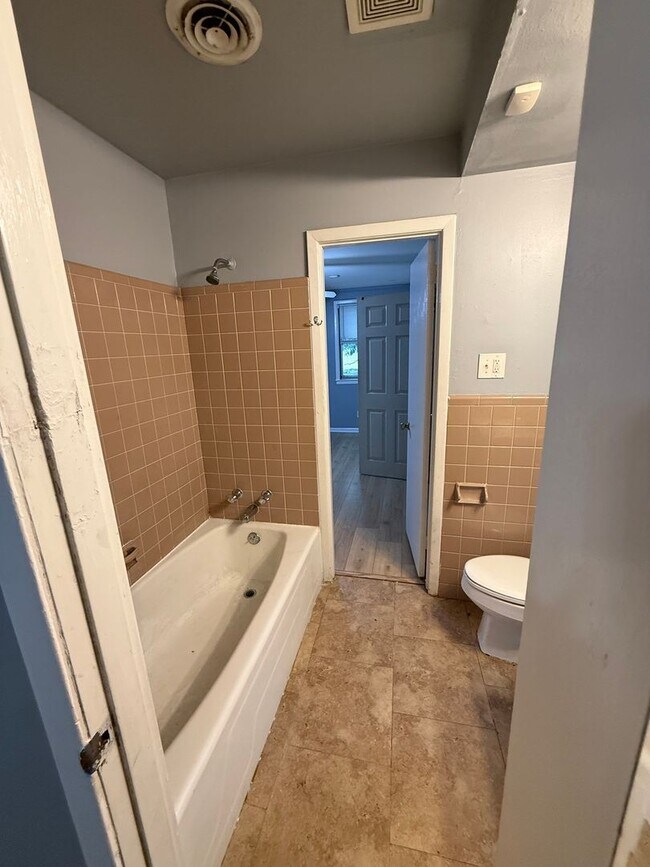 Building Photo - 714 8th Ave