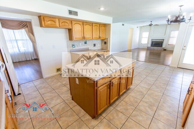 Building Photo - 960 E Constitution Dr