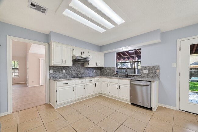 Building Photo - 814 Heathgate Dr