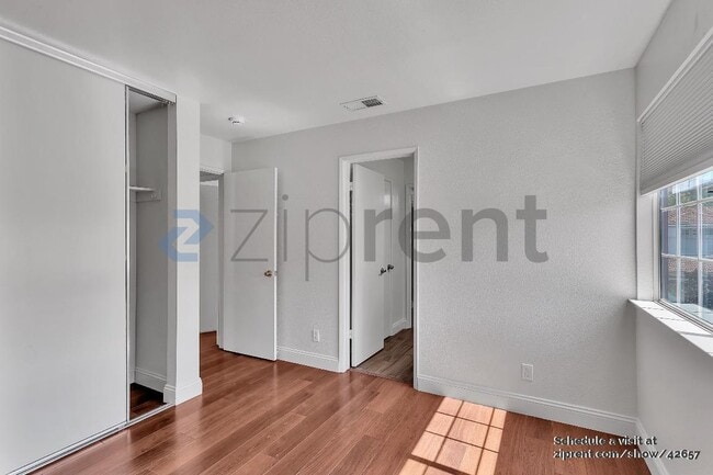 Building Photo - 115 Montego Dr