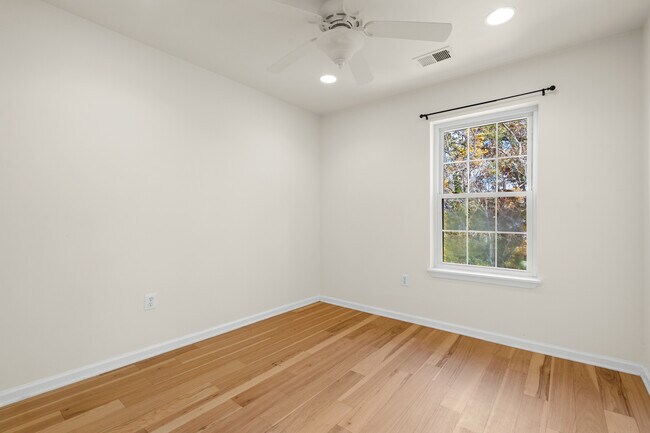 Building Photo - 7417 Wilma Ln