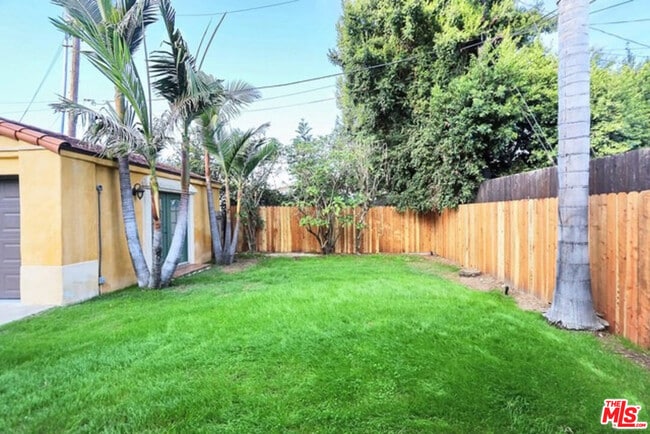 Building Photo - 1847 E Del Mar Blvd