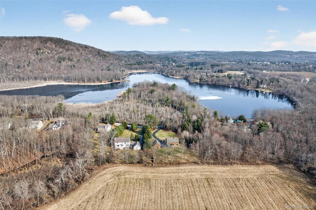 Building Photo - 231 Lake Rd