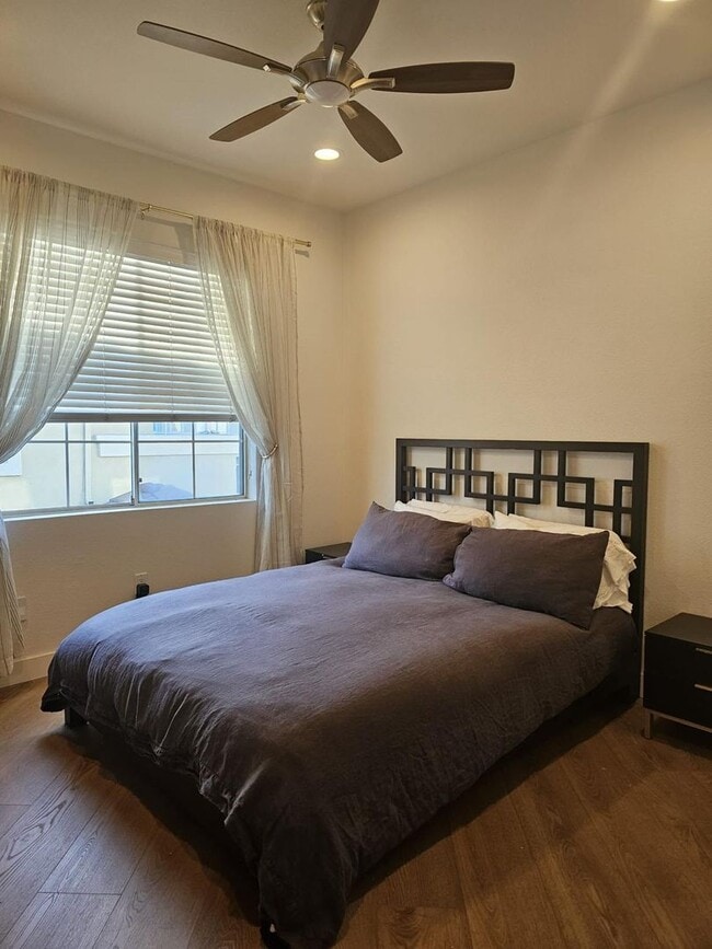 Building Photo - Modern 3BD/3BA Townhouse in Prime Union Ci...