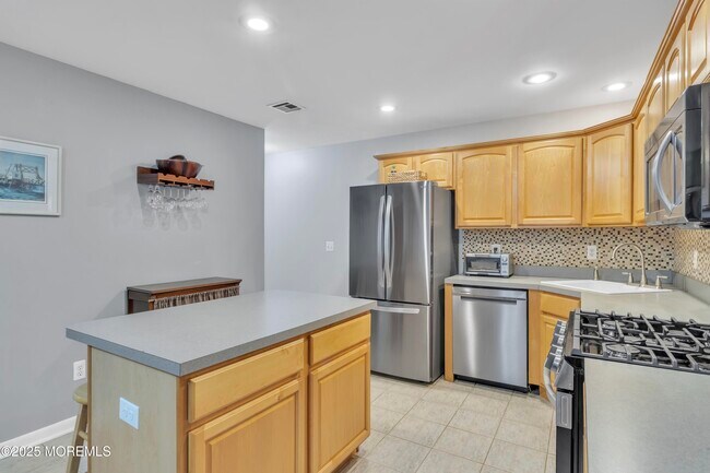 Building Photo - 61 Adamston Dr