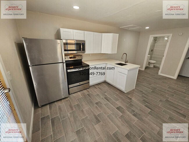 Building Photo - 2940 W Calle Canario