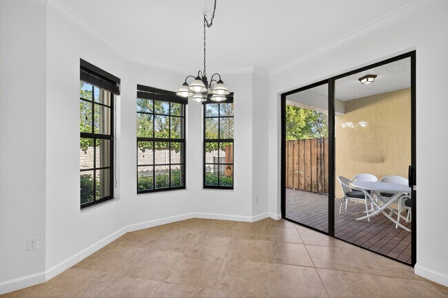 Building Photo - 10384 Wellington Parc Dr