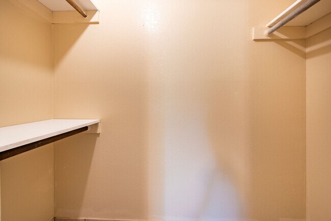 Building Photo - 1240 NW 6th Ave