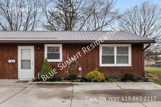 Building Photo - 2 bed, 1 bath, half double, single detache...