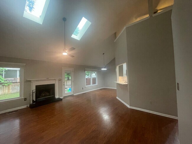 Building Photo - Beautiful home in Riverwalk