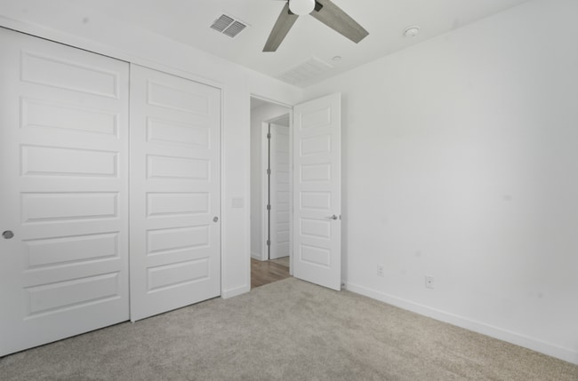 Building Photo - *Like Brand New Luxurious Modern 3 Bedroom 2 Bath Townhome in Warner Meadows!**
