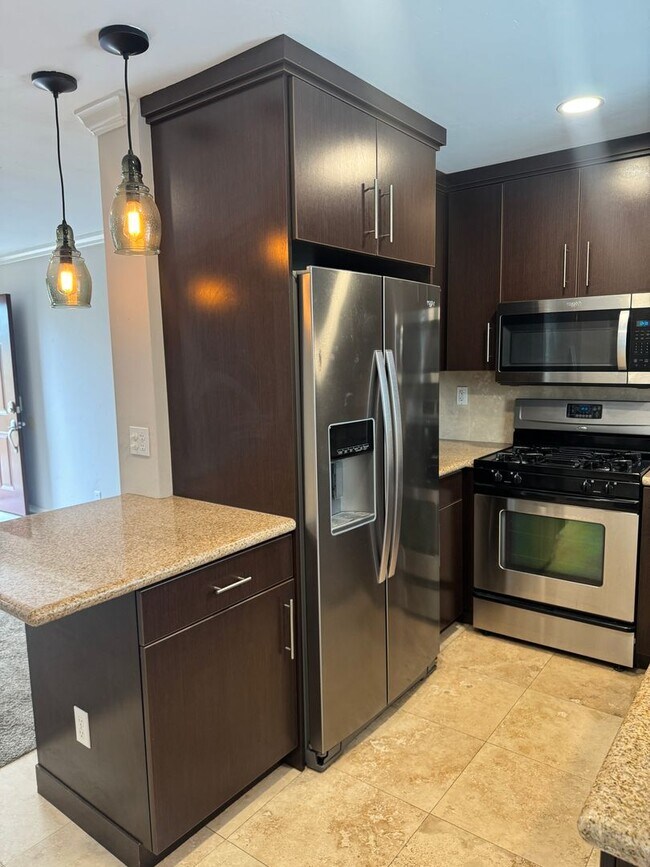 Building Photo - 2 bedroom/2bathroom condo
