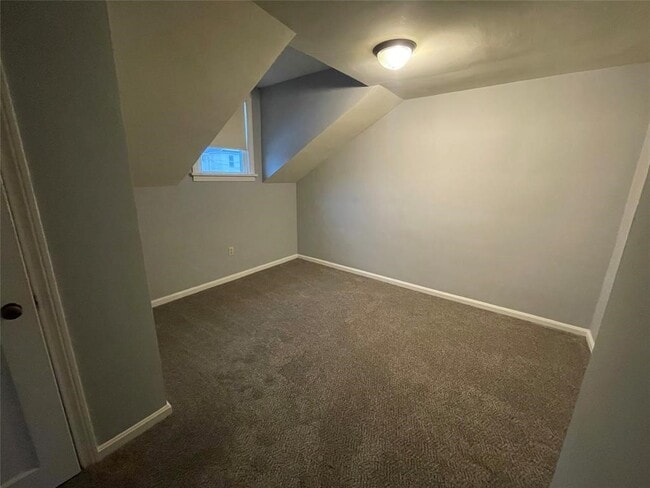 Building Photo - 1063 W 4th St